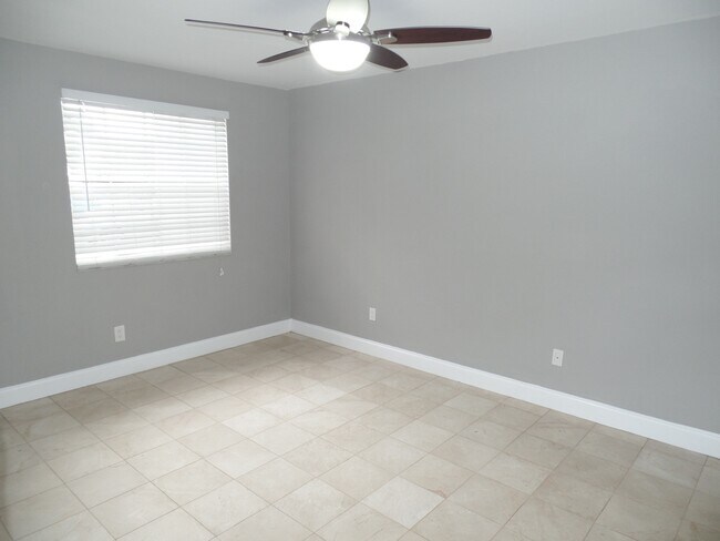 Building Photo - 2881 N Oakland Forest Dr