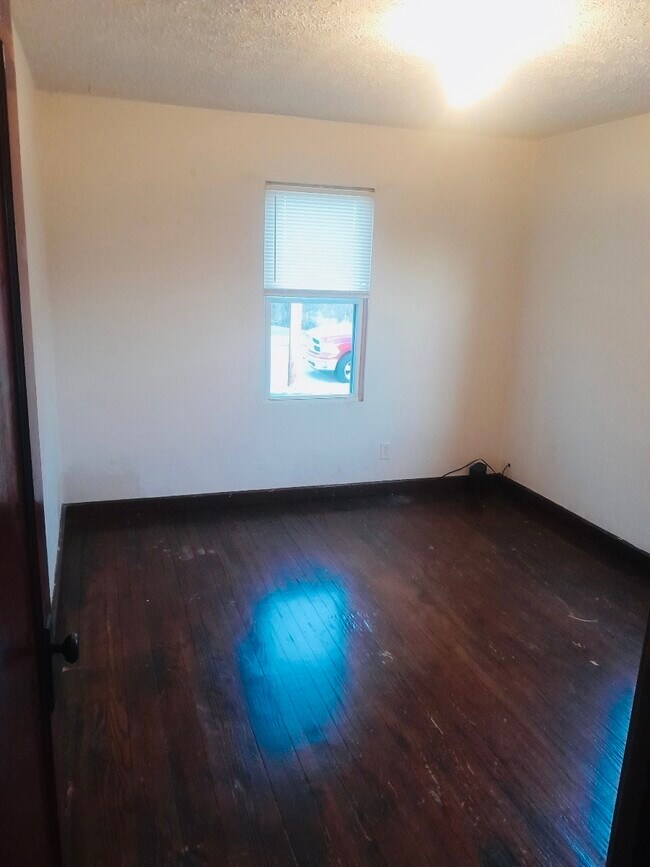 Building Photo - 919 School St