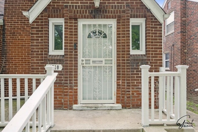 Building Photo - $1250 3 bedroom bungalow