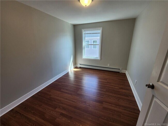 Building Photo - 120 Downing St