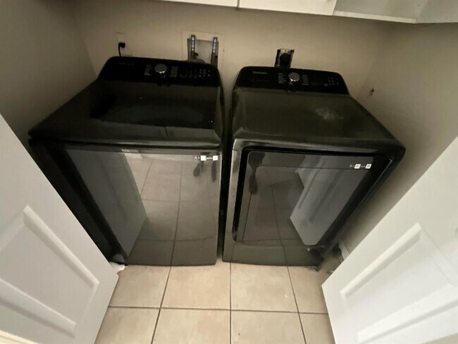 Building Photo - 1931 SW Fears Ave