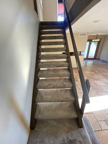 Building Photo - 1802 E Frier Dr