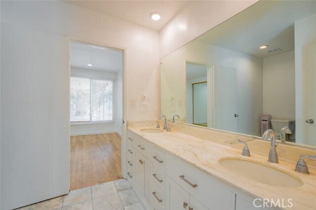 Building Photo - 4321 Clear Valley Dr