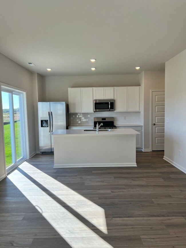 Building Photo - Brand New Three Bedroom Home In Sango