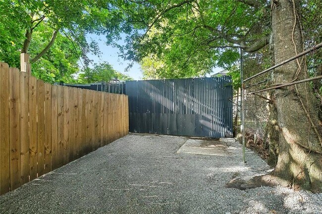 Building Photo - 2646 Jonquil St