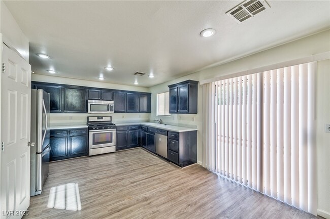 Building Photo - 949 Medina De Leon Ave