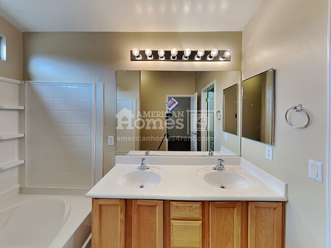 Building Photo - 6813 W Pebble Shore Court