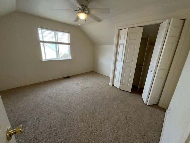 Building Photo - 3 Bedroom 2 1/2 Bath 3 garage