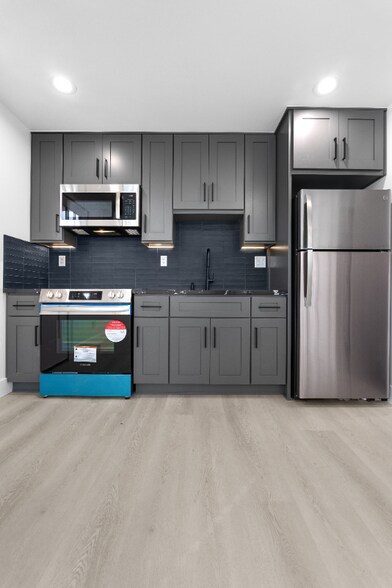 Building Photo - 232 N Hollywood Way