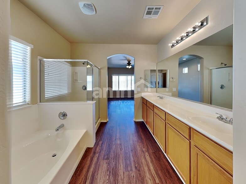 Building Photo - 683 S 221st Dr