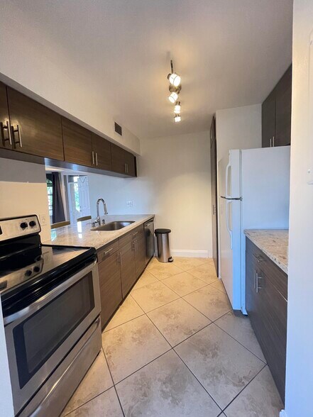 Building Photo - 8621 SW 5th St