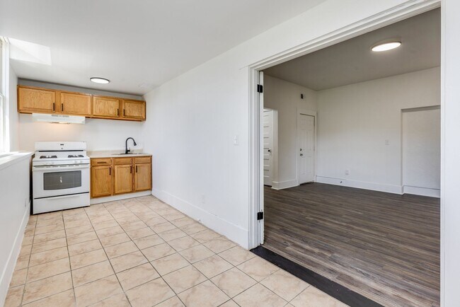 Building Photo - 705 Brownsville Rd