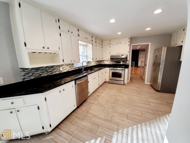 Building Photo - 2242 Brookfield Dr