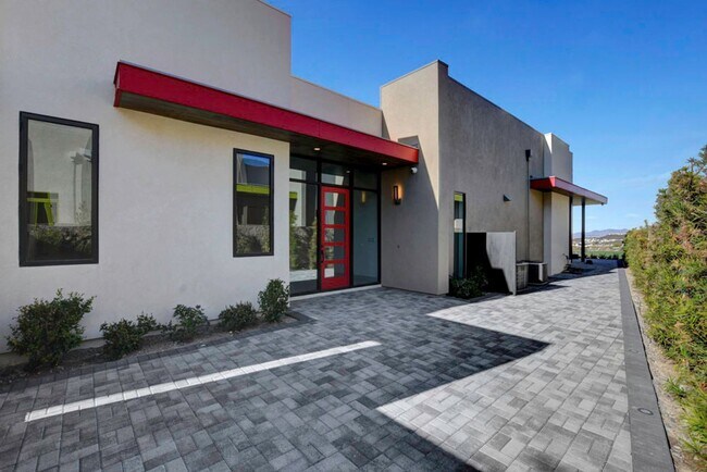 Building Photo - MacDonald Highlands Beauty With Awesome Views
