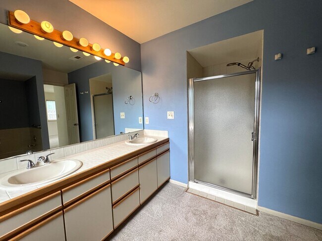 Building Photo - In town Poulsbo rambler now available