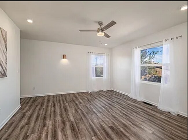 Building Photo - Beautiful, Spacious 3B/2.5Bath Single Family Home