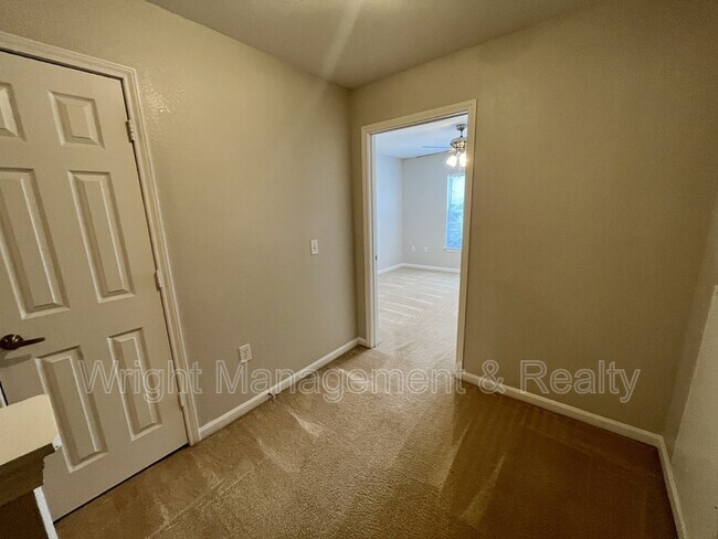 Building Photo - 8202 Downpatrick Ct