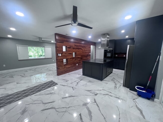 Building Photo - 3320 NW 24th Ave