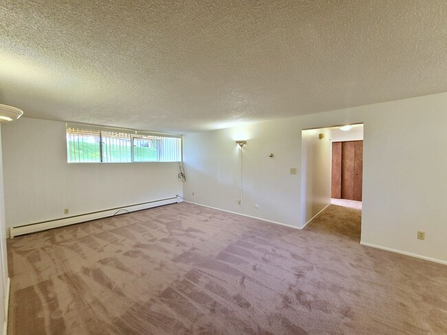 Building Photo - $1,050 - 1 Bed / 1 Bath Spacious Condo in South Hill