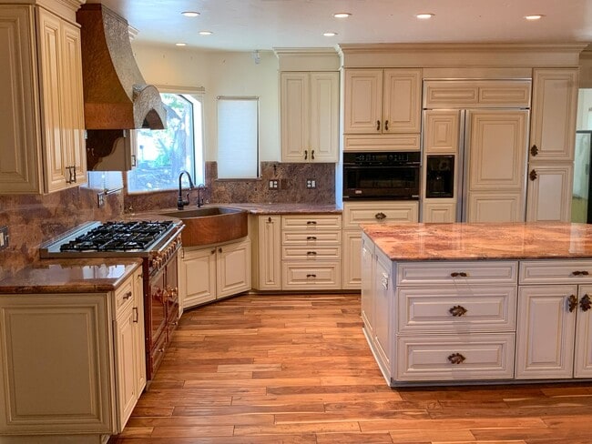 Building Photo - 2 Bedroom Country Home in Hollister