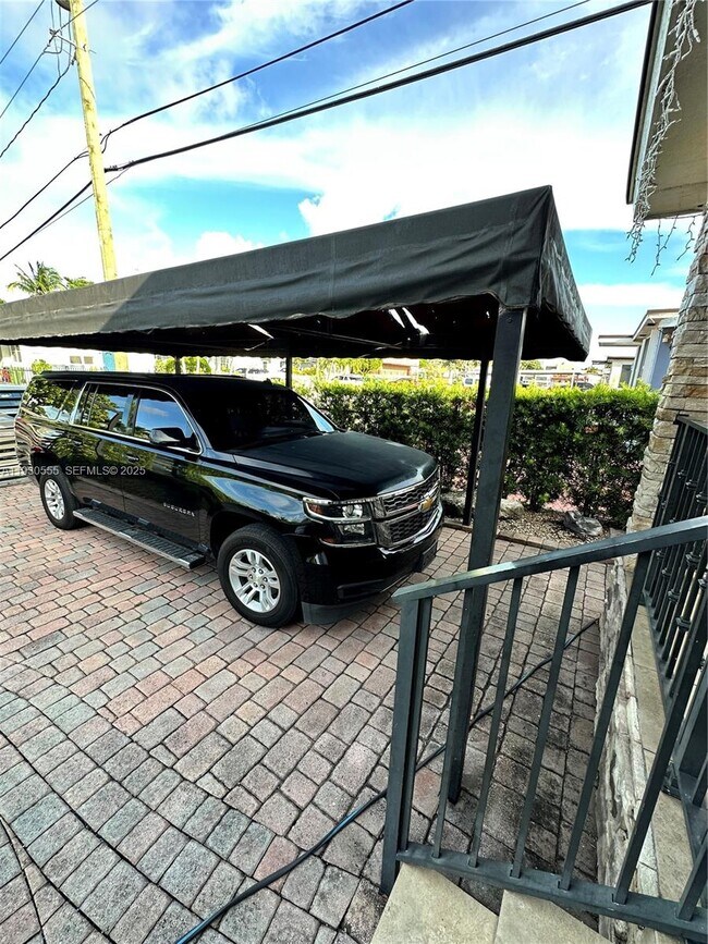 Building Photo - 5010 E 1st Ave