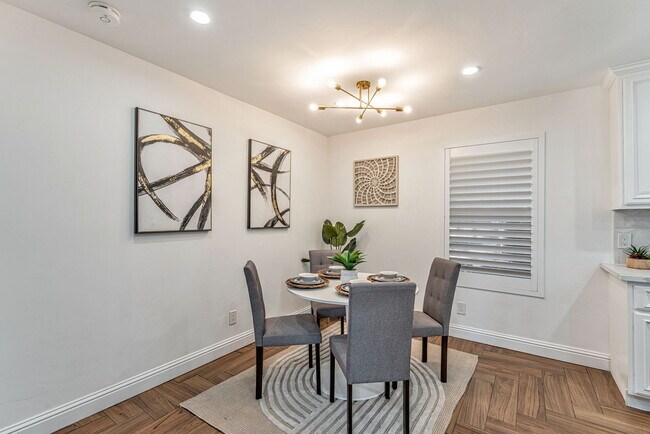 Building Photo - 665 Dartmore Ln