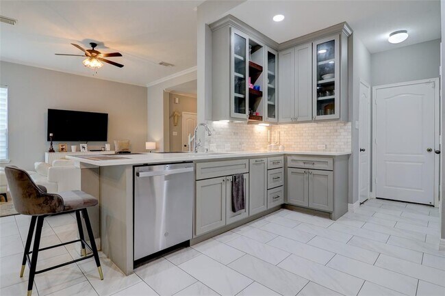 Building Photo - 5339 Canyon Hollow Dr