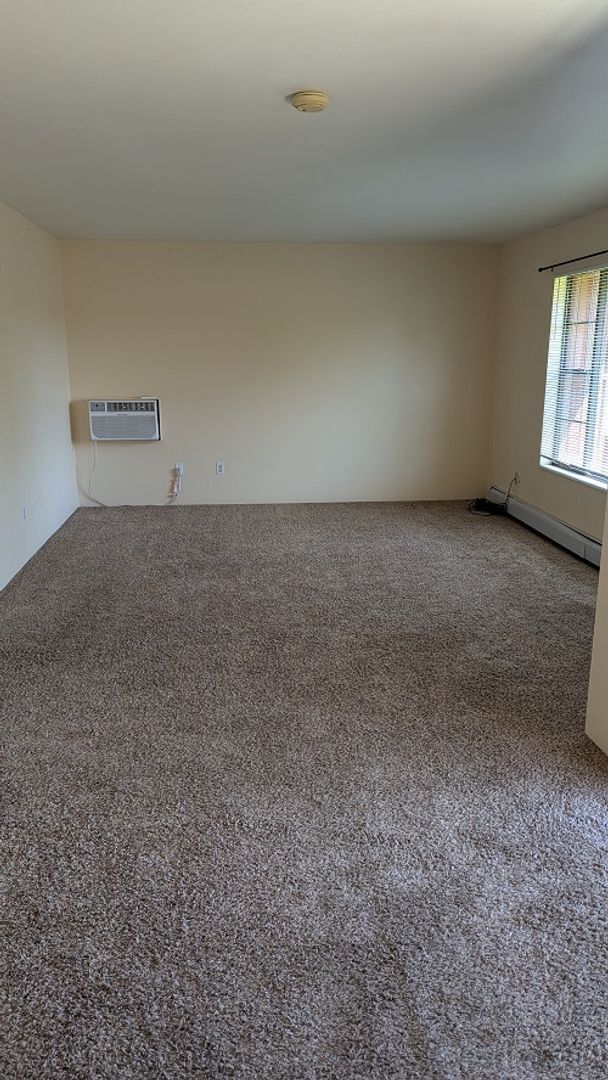 Building Photo - Bright & Spacious 2 Bed with Balcony in Prime Location