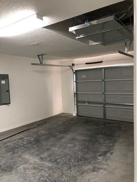 Building Photo - 15112 SE 94th Ter