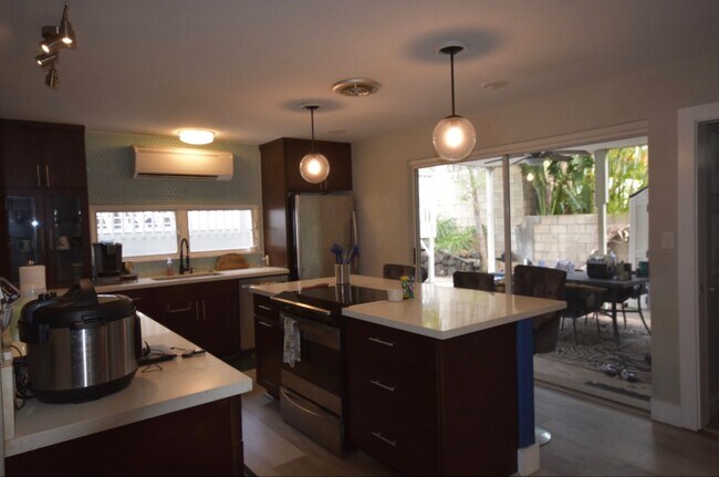 Building Photo - 603 Pila Pl