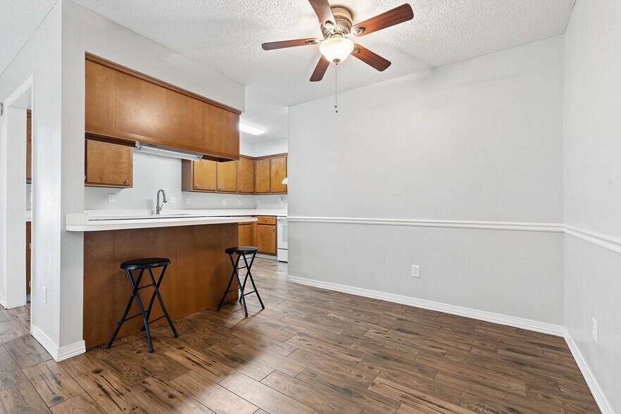 Building Photo - 6355 Burnham Wood Pl