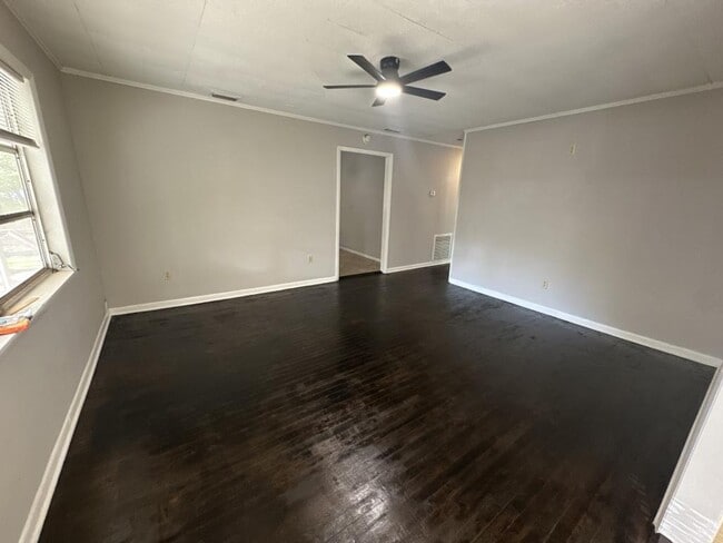 Building Photo - 1315 NE 53rd St