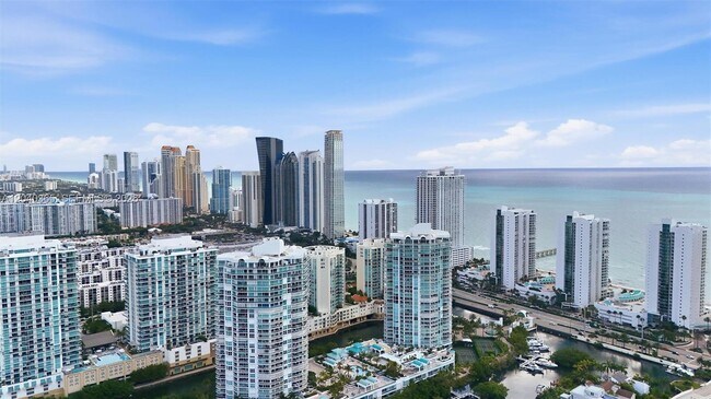 Building Photo - 16500 Collins Ave