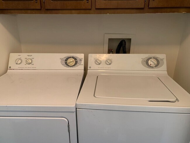 Building Photo - PRICE DROP ALERT! - Available Now!