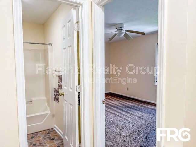 Building Photo - 105 Chesterfield Ct