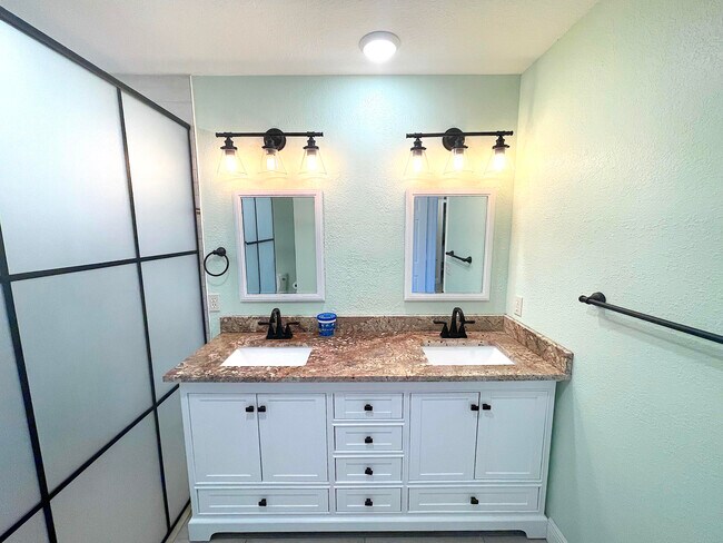 Building Photo - 1840 Sandhill Crane Dr