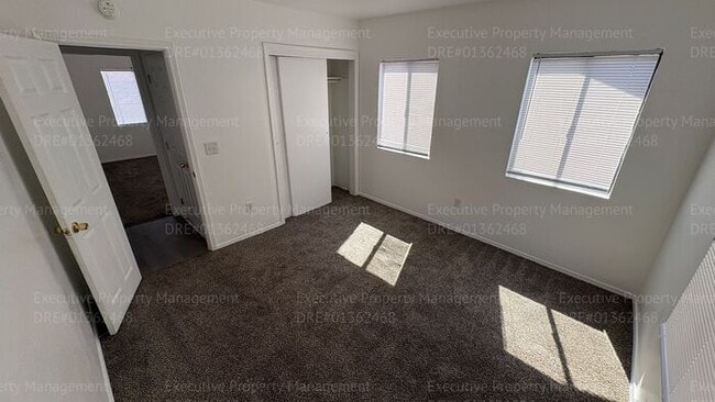 Building Photo - 4 bedroom 2 bathroom house in East Bakersfield near park and schools.