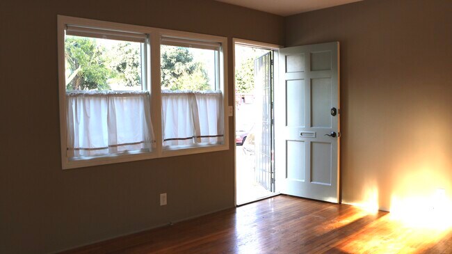 Building Photo - 556 Indiana Ave