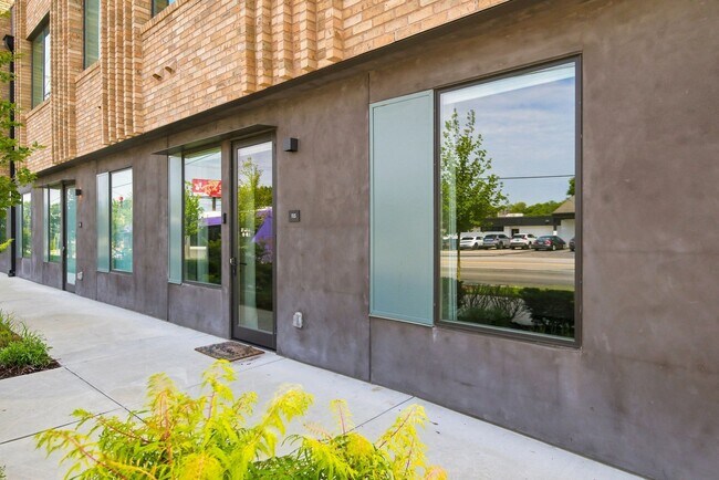 Building Photo - 1090 Haysboro Ave