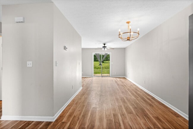 Building Photo - 1301 Farmingdale Dr