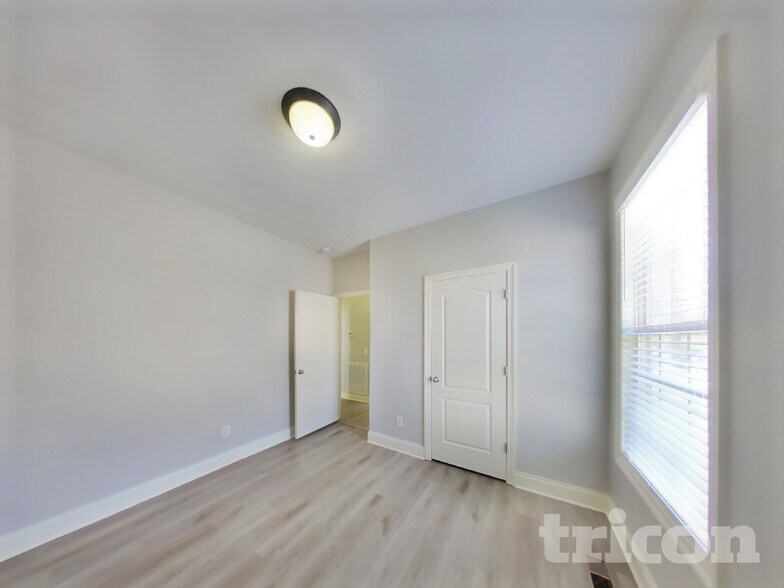 Building Photo - 839 S Westland Ave