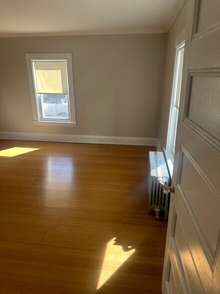 Building Photo - 22 Central St