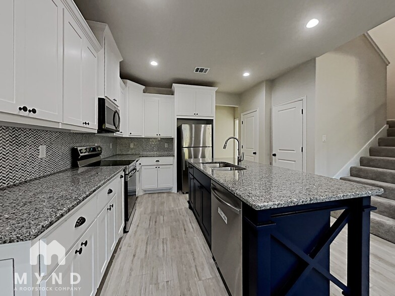 Building Photo - 5612 San Jacinto Dr