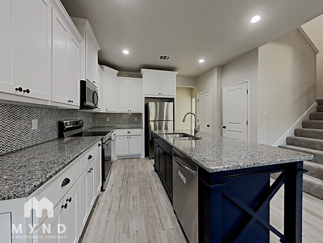 Building Photo - 5612 San Jacinto Dr