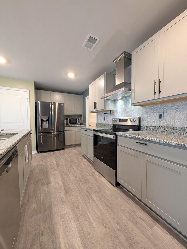 Building Photo - 851 Woodland Farms Cir