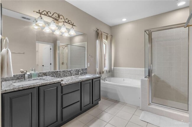 Building Photo - 30 Nicole Dr