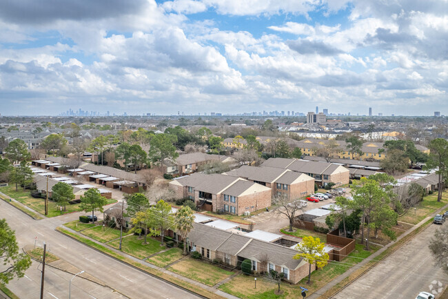 Context - Whisper Wood Townhomes