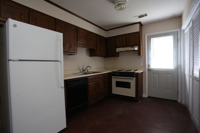 Building Photo - 2 Bedroom at Stadium Walk