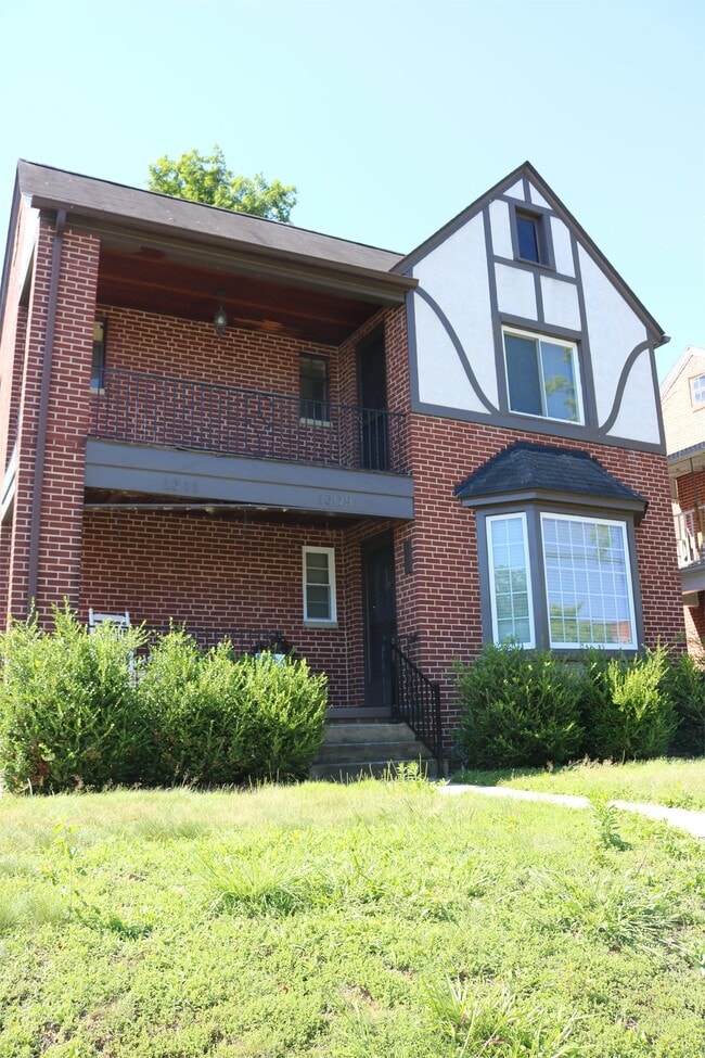 Primary Photo - 1311 Huntington Ave