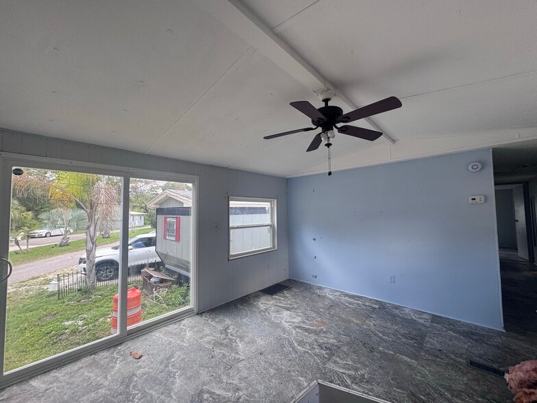 Building Photo - 4115 Aurora Rd